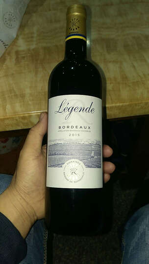 拉菲葡萄酒:包装感觉不错,扫二维码可以查信息