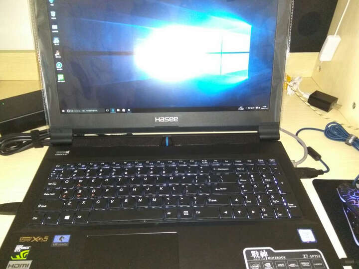 神舟战神Z7:不错的电脑,就是屏幕两个角漏光,