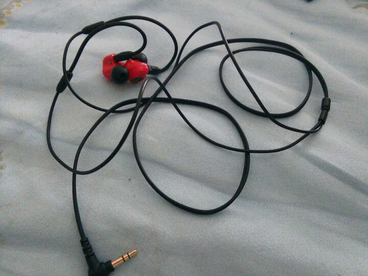 铁三角ATH-IM70:刚拿到试了下,音色不错,低音