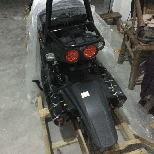 欧峰:车子非常帅气,顺丰送货上门,还送了很多