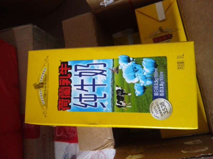 荷兰乳牛纯牛奶:价钱便宜,日期也不是很久,味