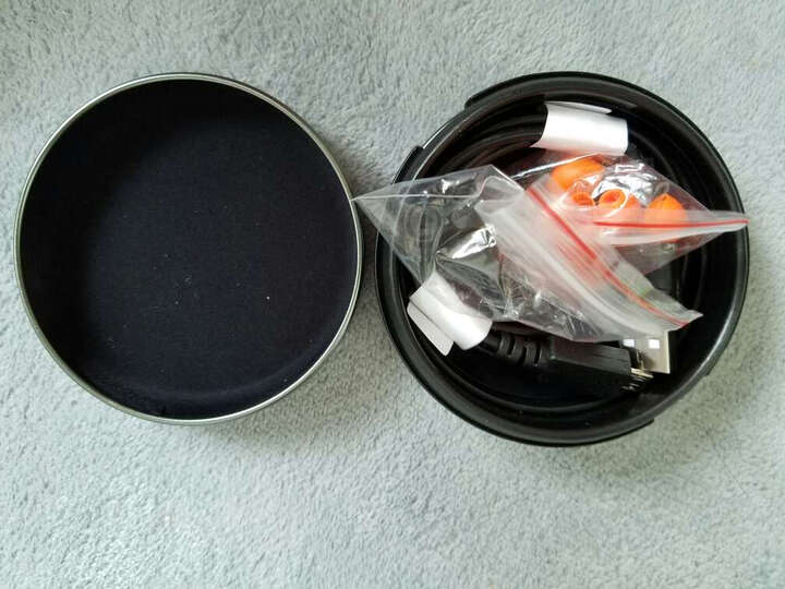 漫步者W295BT:线材很容易沾灰,看起来不舒服