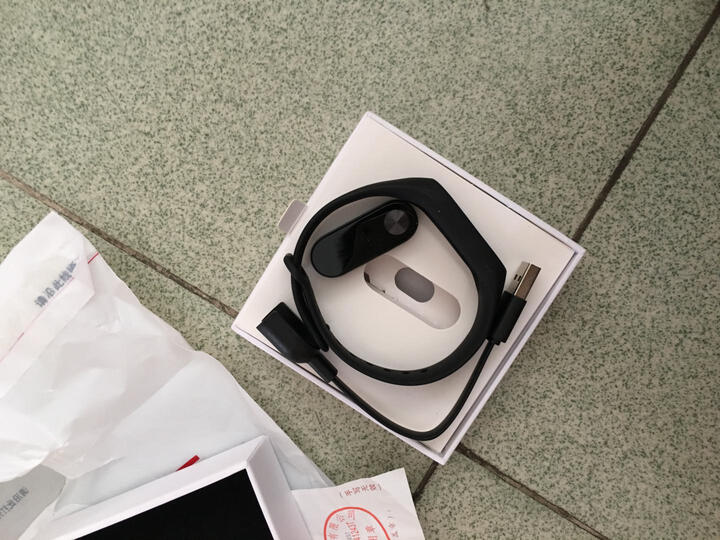 小米手环2:买后觉得用处不大。而且觉得宣传