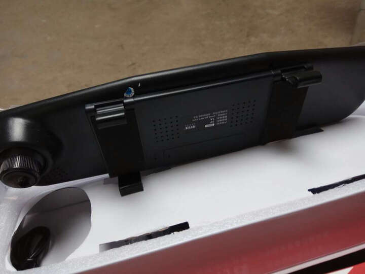 平行线:刚装上,感觉还不错,希望能用时间长一