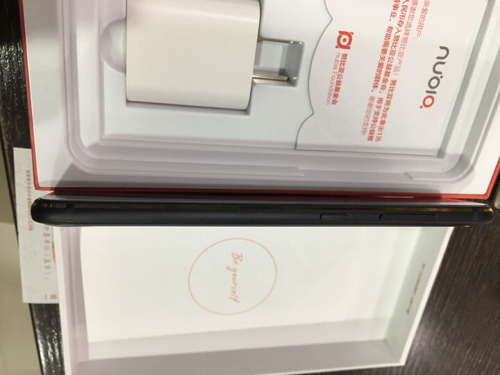 努比亚小牛6 Z11miniS:外观,小金边太亮眼了,