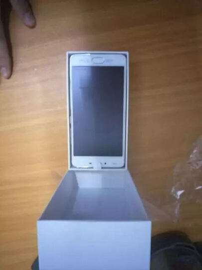 魅族魅蓝3s:京东配送速度很快,主要是正品,一