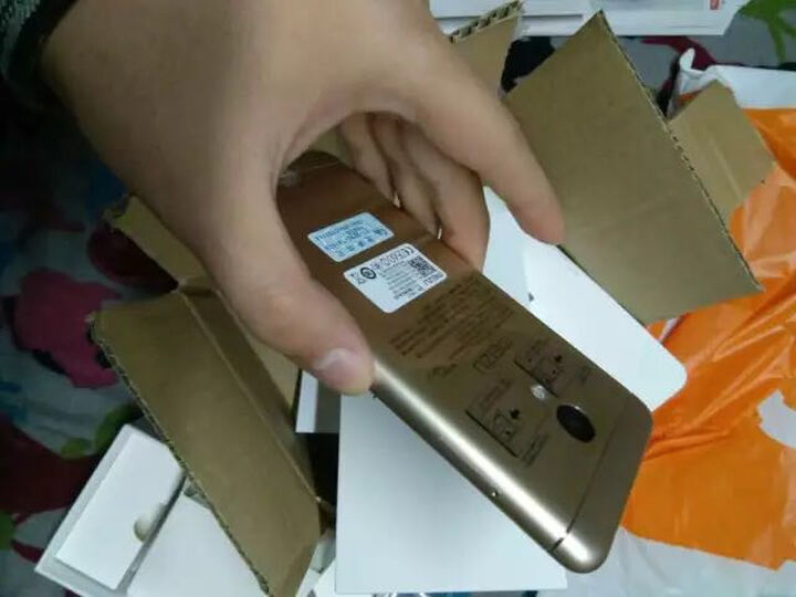 魅族魅蓝3s:京东配送速度很快,主要是正品,一