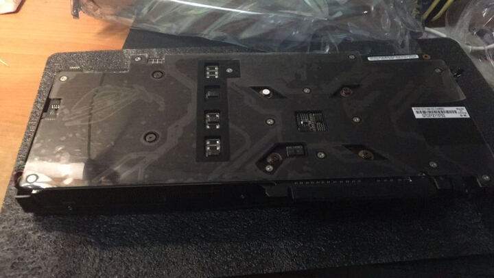 DDR5 PCI-E3.0显卡:外观爆炸帅,led居然是红