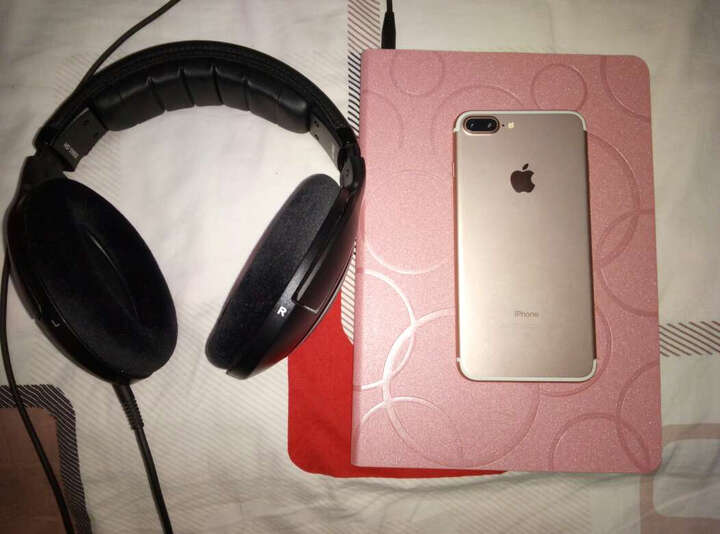 s:包装简陋,连个防震膜都舍不得用,手机录像杂