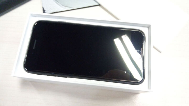 装上似乎有问题,苹果原厂外包装是完全密封的