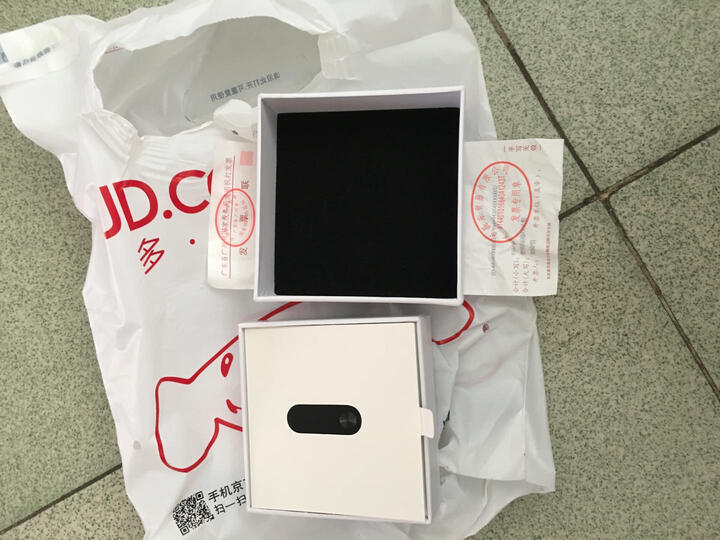 小米手环2:买后觉得用处不大。而且觉得宣传