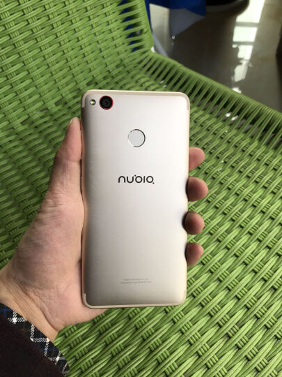 努比亚小牛6 Z11miniS:手机手感超好,屏幕大小