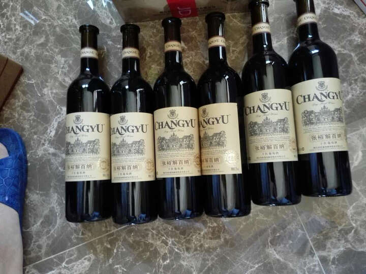 张裕葡萄酒:瓶身咋没日期呢?一箱6只全找完都