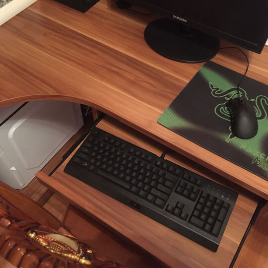 武极:电脑真的不错,开机基本五秒左右,主机特