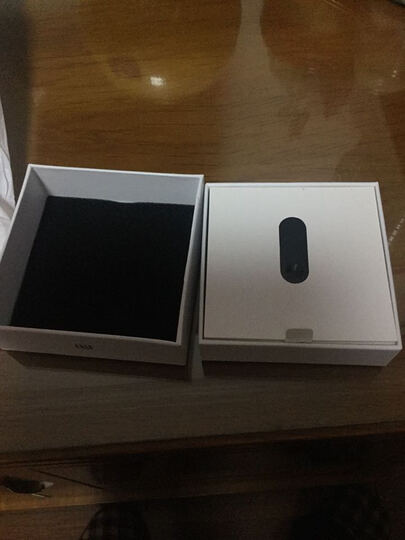 小米手环2:昨天晚上买的,今天傍晚收到,双12日