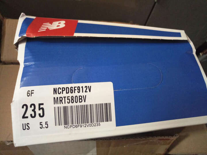 NEW BALANCE:少许溢胶。虎扑鉴定正品。鞋