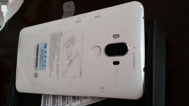 华为 Mate9:最终还是退货了,1\刚开箱的手机屏