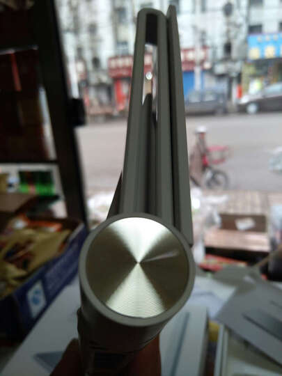 磊科360安全路由5G:先赞一下快递小哥,下着雨