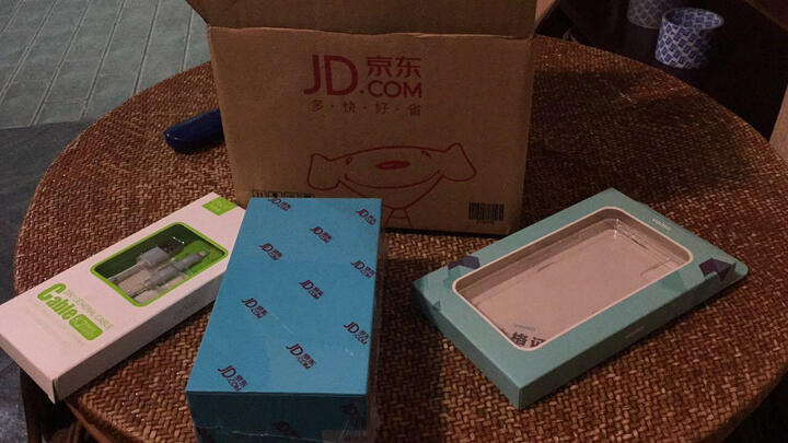 华为荣耀7i:机子很好用,系统流畅,预装的软件都