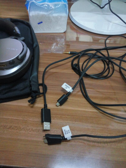 索尼MDR-1A:低音很不错 人声听有点齿音 待煲