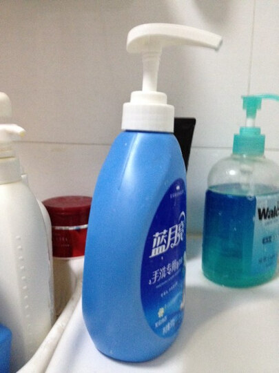 裤子沾上洗衣液洗不掉咋办-