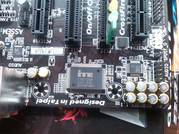 技嘉B85M-D3H主板:狗C的京东 帮别人买的一