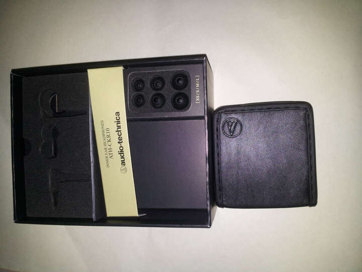 铁三角ATH-CKR10:佩戴有点别扭,有点不稳,换