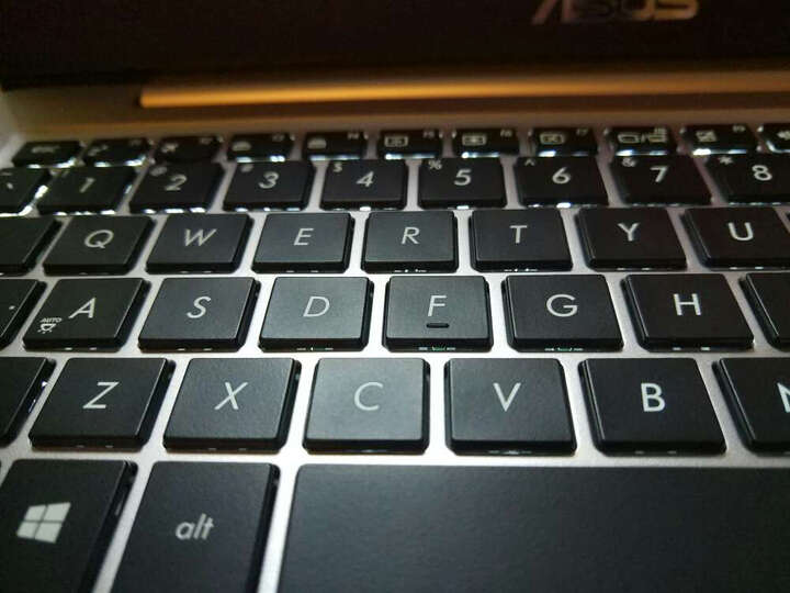华硕(ASUS) 灵耀U 14英寸合金机身轻薄笔记本电脑(i7-7500U 8G 512GSSD 940MX 2G IPS)玫瑰金(U4000) 晒单图