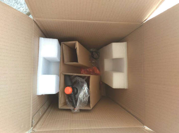 买,在线付款。发过来是个坏的不能用。退货,但