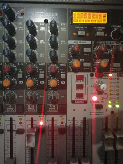 百灵达(Behringer) QX1202USB 调音台(声卡话放耳放监听效果器于一身的调音台/家庭K歌个人录音商业会议舞台演出等) 晒单图