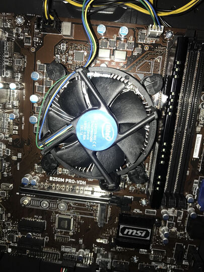 英特尔i3-7100:这个处理器速度还是不错的,办