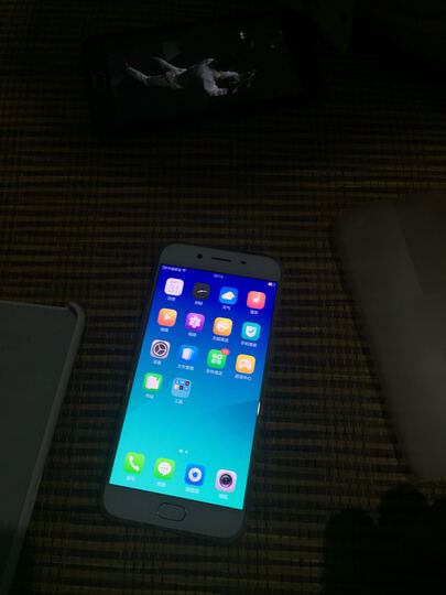 OPPOR9s:老OPPO 屏幕坏了 买了个新的反应