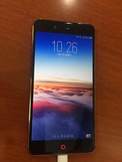努比亚Z17mini:优点:外观很漂亮,系统运行快,拍