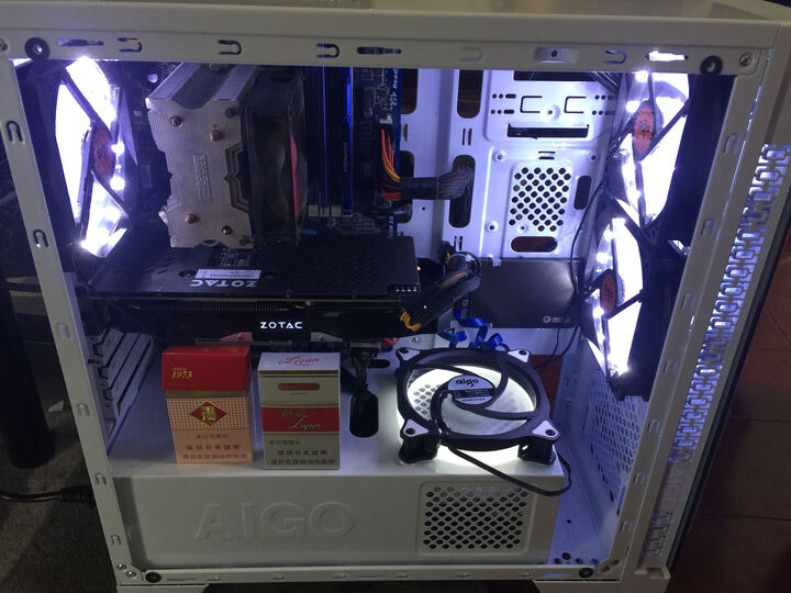 爱国者爱国者(aigo)炫影豪华版机箱白色:装机