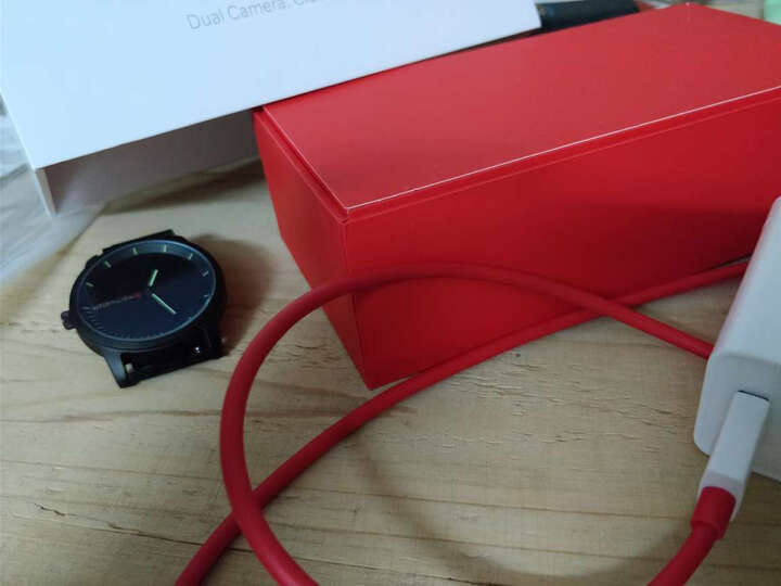 一加5T:优点1、外观:超薄机身,做工精致,手感