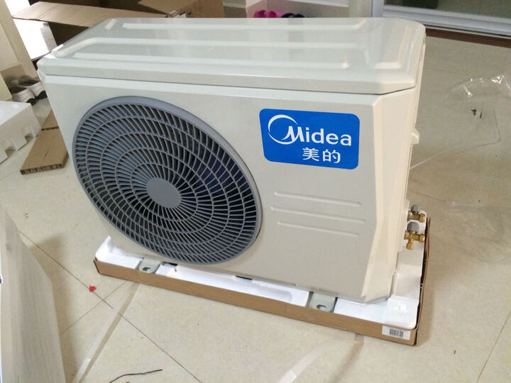 美的(Midea):空调很好,安装我提前预约的,我家