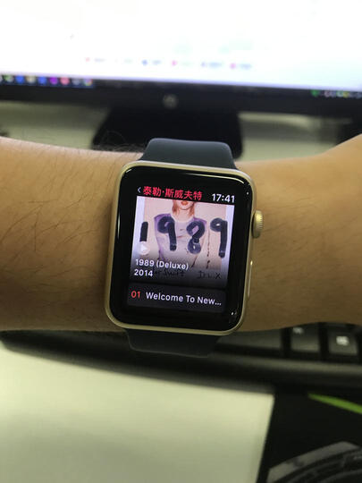 Apple Watch Series 1 智能手表(42毫米金色铝金属表壳 午夜蓝色运动型表带 防水溅 蓝牙 MQ122CH/A) 晒单图