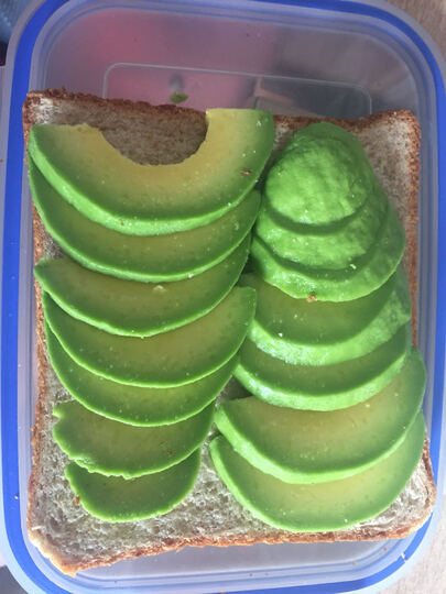 京东生鲜4个:虽然箱子被压扁了,但是里面还是