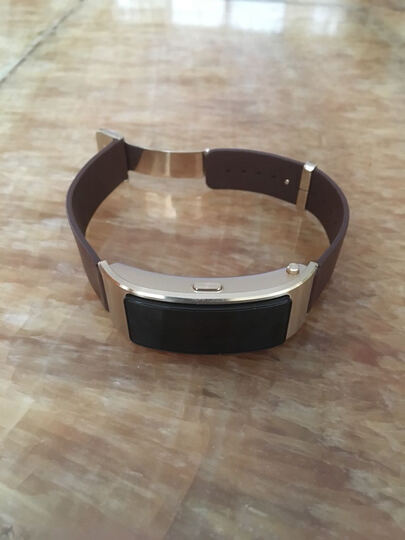 华为华为手环B3:外观很商务,拆卸方便,蓝牙耳