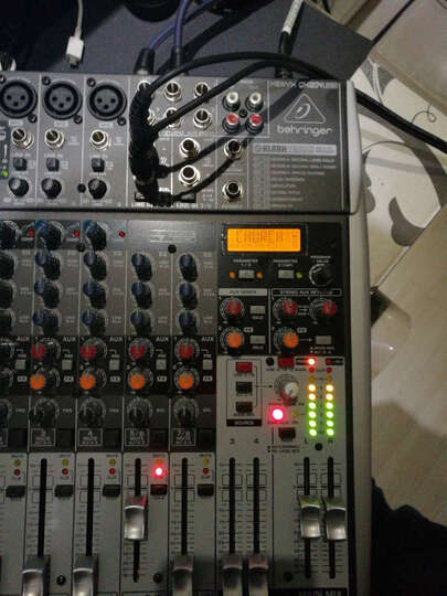 百灵达(Behringer) QX1202USB 调音台(声卡话放耳放监听效果器于一身的调音台/家庭K歌个人录音商业会议舞台演出等) 晒单图