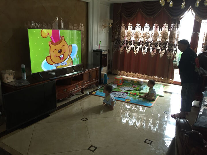 US:在外地刚回,预约今天送货很准时,没挂墙自