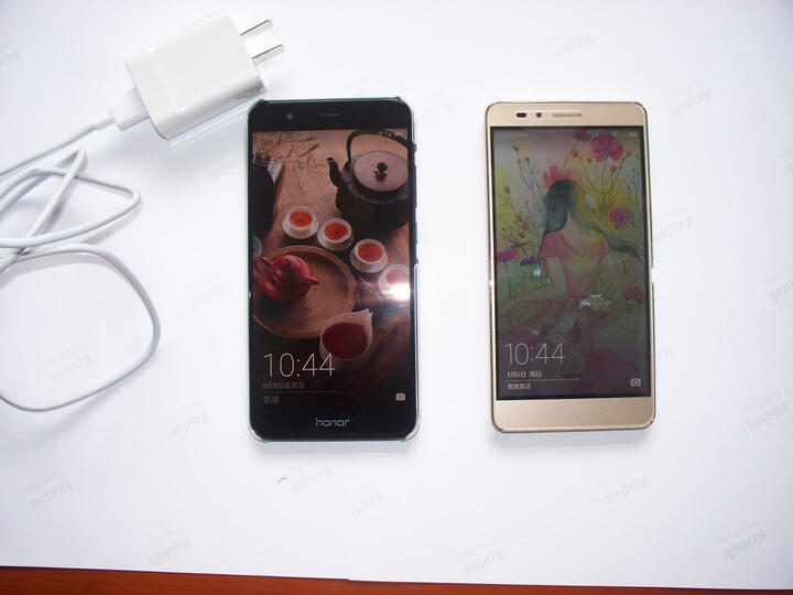 华为荣耀V9:第二部荣耀手机,上一部畅玩5X全