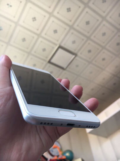 魅族魅蓝A5:好厚啊屏幕,移动定制版还好用的