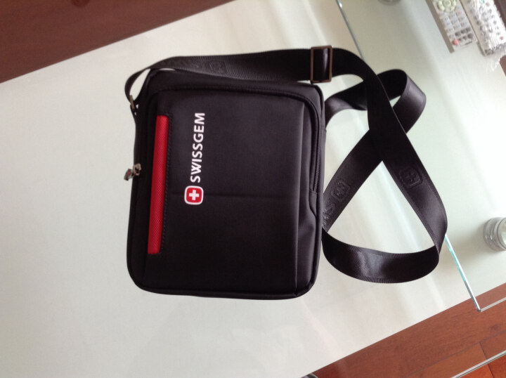 韩版竖款单肩包 休闲户外旅行包登山包iPad包