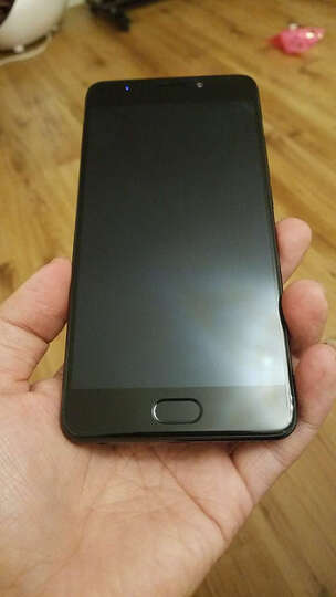 魅族 魅蓝 Note6:黑色2.5D玻璃外观很不错,大