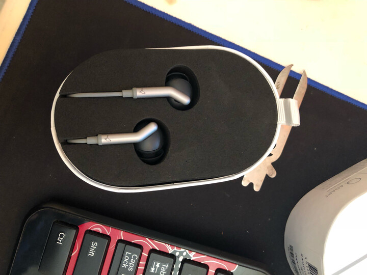 Libratone (小鸟音响)适用于苹果Lightning接口可调节降噪耳机 深空灰 晒单图