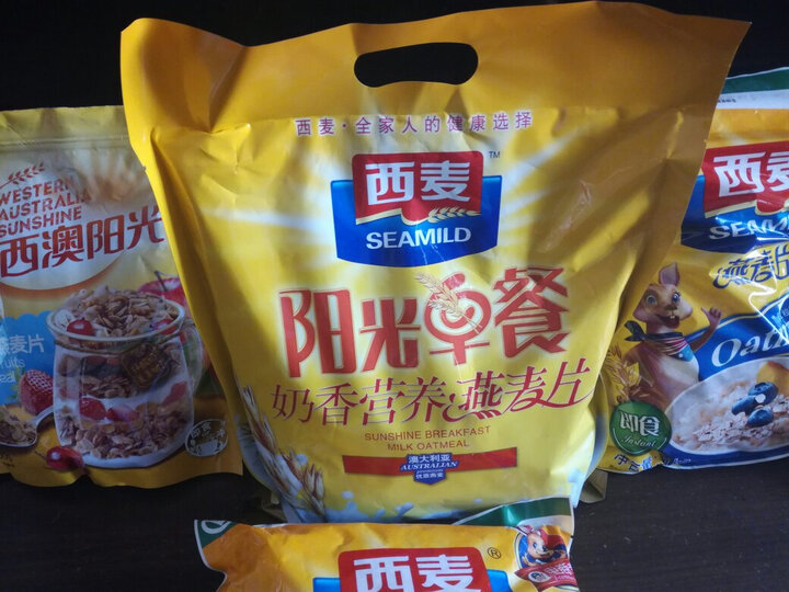 西麦燕麦片:一直吃西麦的麦片,口感好,京东的