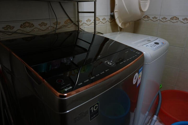 惠而浦(Whirlpool) 9公斤 DD变频直驱 波轮洗衣机 自动投放 钢化玻璃视窗 惠金色 WB90816BAS 晒单图