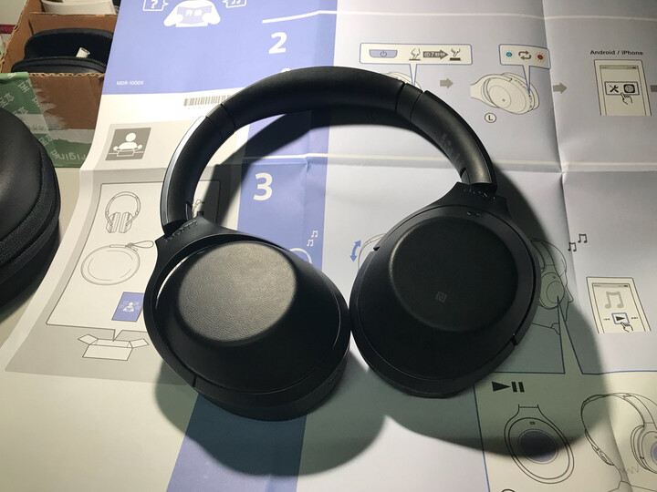 索尼WH-1000XM2:包裹简陋,就一个京东的袋