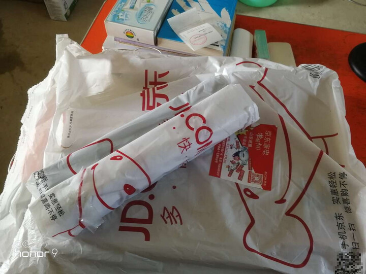 戴尔灵越:电脑风扇声音大,电脑背壳有缝隙,屏